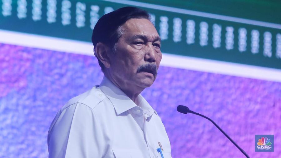 Menteri Koordinator Bidang Kemaritiman dan Investasi (Menkomarves), Luhut Binsar Pandjaitan menyampaikan pemaparan dalam acara High-Level Forum on Multi-Stakeholder Partnerships (HLF-MSP) 2024 di Bali International Convention Center (BICC), Nusa Dua, Bali, Selasa (3/9/2024). (CNBC Indonesia/Faisal Rahman)