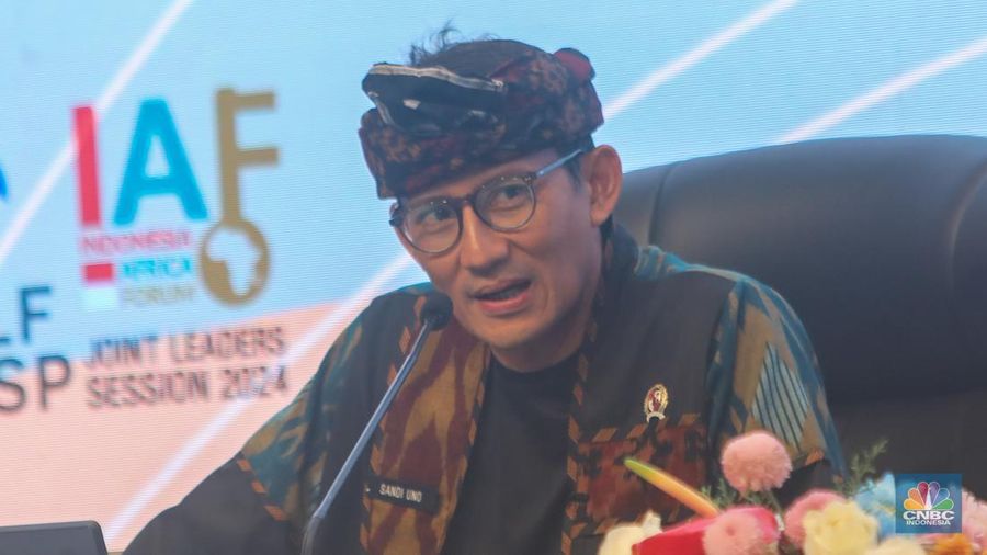 Menteri Pariwisata dan Ekonomi Kreatif (Menparekraf), Sandiaga S. Uno saat konferensi pers di Bali Nusa Dua Convention Center (BNDCC), Nusa Dua, Bali, Selasa (3/9/2024). (վ/Faisal Rahman)