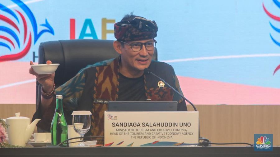 Menteri Pariwisata dan Ekonomi Kreatif (Menparekraf), Sandiaga S. Uno saat konferensi pers di Bali Nusa Dua Convention Center (BNDCC), Nusa Dua, Bali, Selasa (3/9/2024). (CNBC Indonesia/Faisal Rahman)