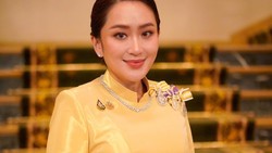 Skandal Telepon Bikin Kekuasaan PM Thailand Dibekukan