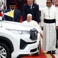 Momen Paus Tiba di Jakarta, Pakai Pesawat Komersial-Mobil Innova Zenix