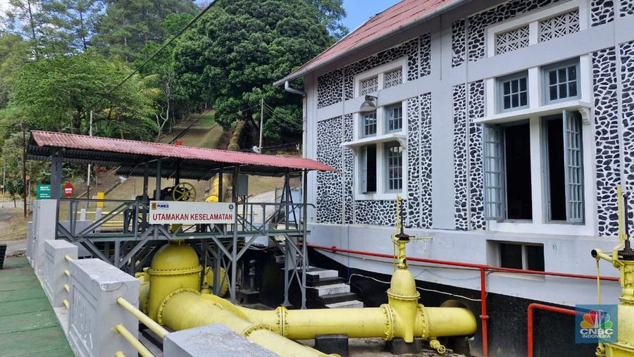 PLTA Bengkok adalah salah satu unit Pembangkit Listrik Tenaga Air yang dioperasikan oleh PT PLN Indonesia Power, subholding dari PT PLN (Persero), yang berlokasi di Jl. Ir. H. Juanda, Ciburial, Kecamatan Coblong, Kota Bandung, Jawa Barat. (CNBC Indonesia/Verda Nano Setiawan)