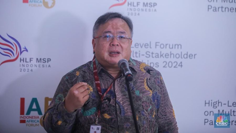 Profesor Ekonomi Universitas Indonesia & Menteri PPN/Kepala Bapenas periode 2016-2019, Bambang Brodjonegoro memberikan keterangan usai sesi panel diksusi dalam acara High-Level Forum on Multi-Stakeholder Partnerships (HLF-MSP) 2024 di Bali International Convention Center (BICC), Nusa Dua, Bali, Selasa (3/9/2024). (²©²ÊÍøÕ¾/Faisal Rahman)