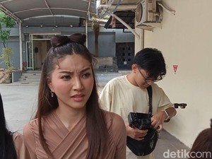 Kebahagiaan Sarwendah Rajin Live Jualan hingga Tengah Malam