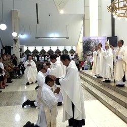 3 Sumpah Suci Pastor Katolik: Tidak Boleh Memperkaya Diri