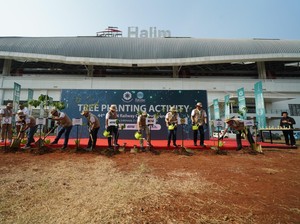 CEO ASEAN Railway Lakukan Penanaman Pohon Pule Air di Stasiun Halim