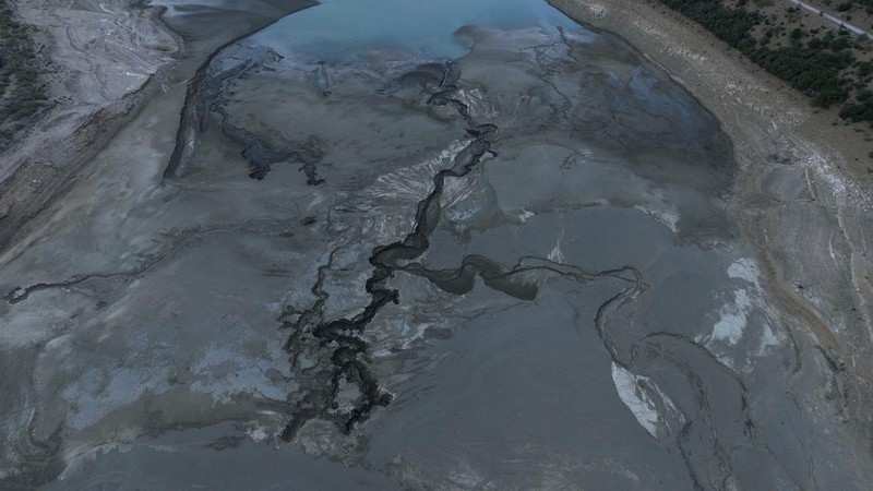 The reappearing remains of buildings of the village of Kallio, which was intentionally flooded in 1980 to create a reservoir that would help meet the water needs of Greek capital Athens, are seen following receding water levels caused by drought, in Lake Mornos, Greece, September 3, 2024. REUTERS/Stelios Misinas