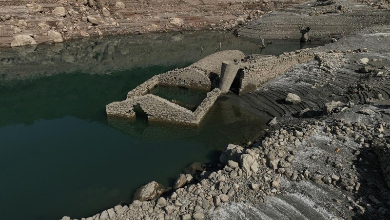 The reappearing remains of buildings of the village of Kallio, which was intentionally flooded in 1980 to create a reservoir that would help meet the water needs of Greek capital Athens, are seen following receding water levels caused by drought, in Lake Mornos, Greece, September 3, 2024. REUTERS/Stelios Misinas