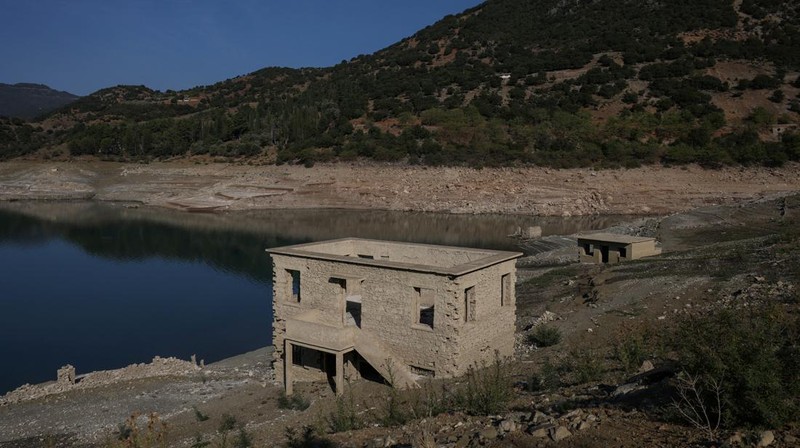 The reappearing remains of buildings of the village of Kallio, which was intentionally flooded in 1980 to create a reservoir that would help meet the water needs of Greek capital Athens, are seen following receding water levels caused by drought, in Lake Mornos, Greece, September 3, 2024. REUTERS/Stelios Misinas