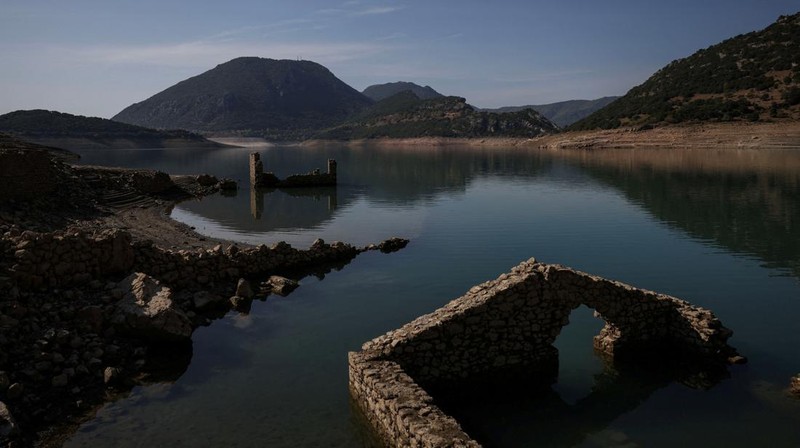 The reappearing remains of buildings of the village of Kallio, which was intentionally flooded in 1980 to create a reservoir that would help meet the water needs of Greek capital Athens, are seen following receding water levels caused by drought, in Lake Mornos, Greece, September 3, 2024. REUTERS/Stelios Misinas