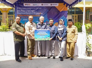 Jasa Marga Beri Bantuan Pipa Biopori-Bibit Pohon ke Desa Binaan di Subang