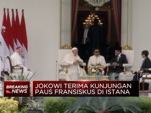 Video: Jokowi Sambut Kedatangan Paus Fransiskus di Istana Merdeka