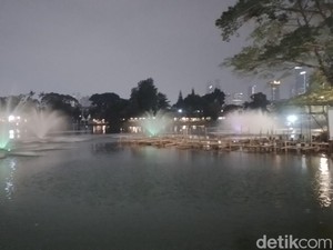 Bersantai di Pinggir Kolam, Gratis dan Tak Jauh dari GBK