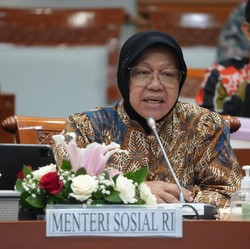 DPR Restui Usul Risma Tambah Rp 9,61 T, Untuk Program Apa Saja?