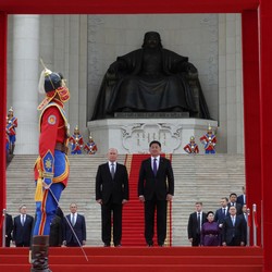 Seharusnya Ditangkap, Putin Senyum Lebar Berkunjung ke Negara ICC