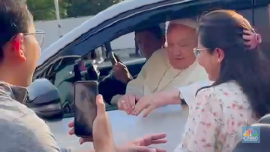 Pope Francis greets from the car as he passes outside the Cathedral of Our Lady of the Assumption in Jakarta, Indonesia, September 4, 2024. REUTERS/Ajeng Dinar Ulfiana