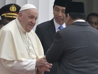 Potret Detik-Detik Paus Fransiskus Sapa Hangat Prabowo di Istana