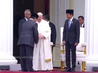 Momen Jokowi Perkenalkan Prabowo kepada Paus di Istana Negara