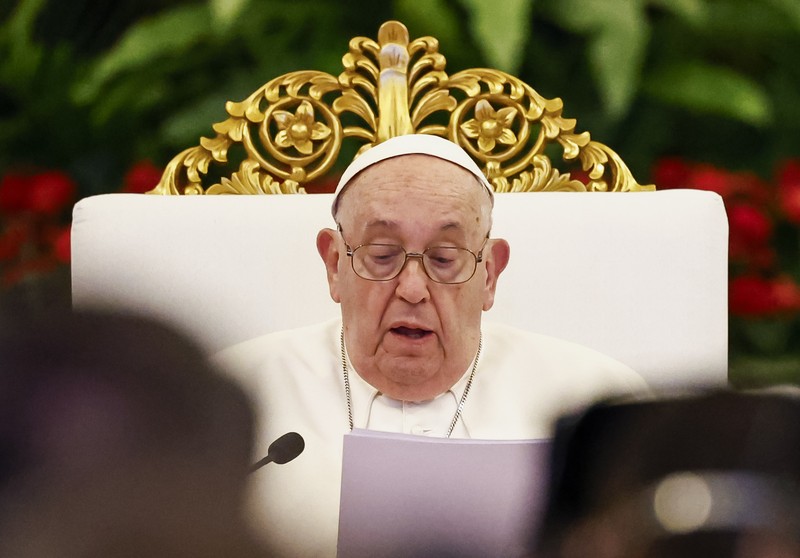 Pemimpin Tertinggi Gereja Katolik Sedunia, Paus Fransiskus, tiba di Istana Negara, Jakarta Pusat, Rabu (4/9/2024). Paus disambut langsung oleh Presiden Joko Widodo (Jokowi). (CNBC Indonesia/Tri Susilo)