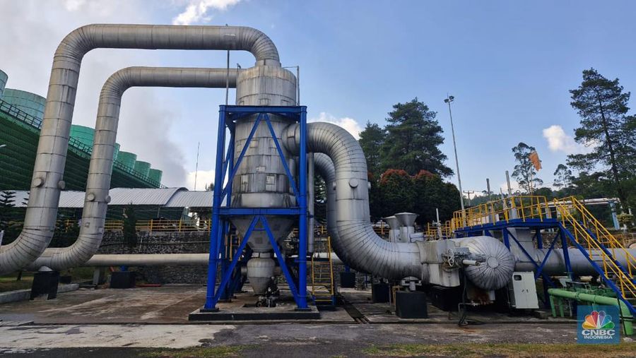 Pembangkit Listrik Tenaga Panas Bumi (PLTP) Kamojang berhasil memproduksi hidrogen hijau (green hydrogen) berbasis panas bumi. Green hydrogen plant (GHP) pada pembangkit EBT ini akan memasok hidrogen hijau untuk Hydrogen Refueling Station (HRS) Senayan. (CNBC Indonesia/Verda Nano)
