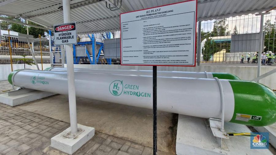 Pembangkit Listrik Tenaga Panas Bumi (PLTP) Kamojang berhasil memproduksi hidrogen hijau (green hydrogen) berbasis panas bumi. Green hydrogen plant (GHP) pada pembangkit EBT ini akan memasok hidrogen hijau untuk Hydrogen Refueling Station (HRS) Se