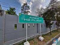 Pembangkit Listrik Tenaga Panas Bumi (PLTP) Kamojang berhasil memproduksi hidrogen hijau (green hydrogen) berbasis panas bumi. Green hydrogen plant (GHP) pada pembangkit EBT ini akan memasok hidrogen hijau untuk Hydrogen Refueling Station (HRS) Se