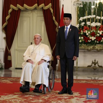 Gaya Jokowi Bertemu Paus Fransiskus di Istana Negara