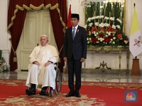 Gaya Jokowi Bertemu Paus Fransiskus di Istana Negara