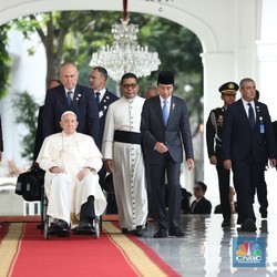 Potret Paus Fransiskus Tiba di Istana Merdeka untuk Temui Jokowi