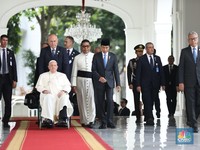 Potret Paus Fransiskus Tiba di Istana Merdeka untuk Temui Jokowi
