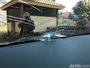 Detik-detik Kaca Mobil Bacabup Pasuruan Gus Mujib Dilempar Batu OTK