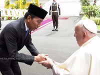 Paus Fransiskus Tiba di Istana Merdeka, Disambut Langsung oleh Jokowi