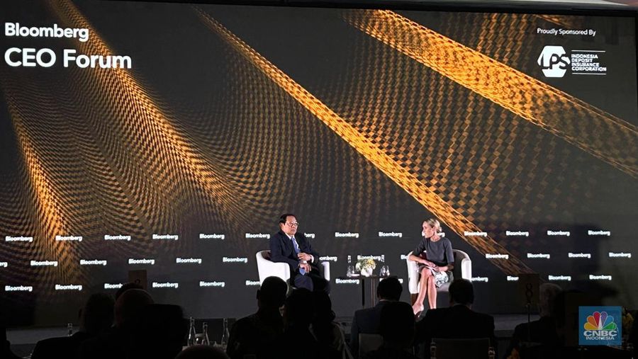 Presiden ke-6 Republik Indonesia Susilo Bambang Yudhoyono menjadi pembicara pada Bloomberg CEO Forum yang disponsori oleh Lembaga Penjamin Simpanan di The St. Regis Hotel, Jakarta, Rabu (4/9/2024). (CNBC Indonesia/Zefanya Aprilia)