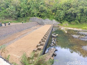 Bendungan Matras Pangandaran yang Bocor Mulai Diperbaiki