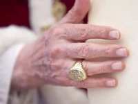 Alasan Cincin Nelayan Paus Fransiskus Dihancurkan usai Kematiannya
