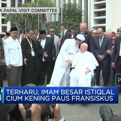 Video: Terharu, Imam Besar Istiqlal Cium Kening Paus Fransiskus