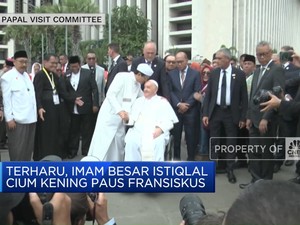  Terharu, Imam Besar Istiqlal Cium Kening Paus Fransiskus