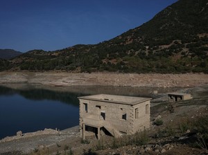 Desa Kallio yang Tenggelam Muncul Lagi saat Danau Mornos Kekeringan