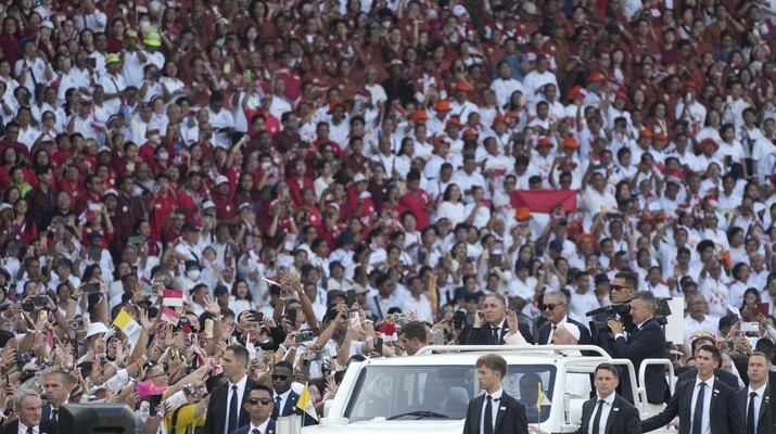 Pope Francis tours with a popemobile amid a cheering crowd inside Jakarta's Gelora Bung Karno stadium where he will preside over a memorial mass in the name of Saint Mother Teresa of Calcutta for some 60 thousand faithful, Thursday, Sept. 5, 2024. Francis traveled to Indonesia, at the start of an 11-day, four-nation trip to Asia and Oceania, to encourage Indonesia to combat religiously inspired violence and pledge the Catholic Church's commitment to greater fraternity. (AP Photo/Gregorio Borgia)