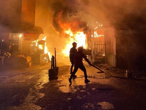 4 Ruko di Pasar Mardika Ambon Terbakar Diduga Akibat Korsleting Listrik