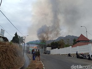 Pabrik Benang di Sumedang Kebakaran, Asap Hitam Mengepul