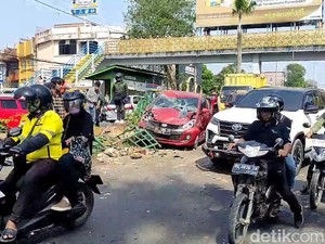 4 Mobil Terlibat Tabrakan Beruntun di Palembang gegara Salah Injak Rem