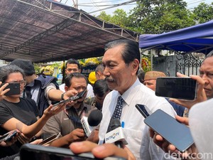 Luhut Melayat ke Rumah Duka Faisal Basri: Kita Banyak Beda tapi Tetap Teman