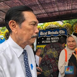 Turut Berduka untuk Faisal Basri, Luhut Sambangi Rumah Almarhum