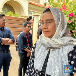Sri Mulyani Berlinang Air Mata: Saya & Faisal Basri Teman Lama