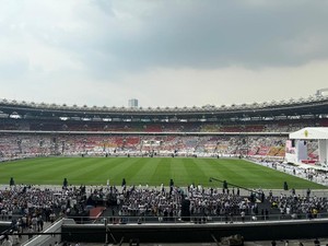 Umat Mulai Masuki SUGBK Jelang Misa Paus Fransiskus, Area Rumput Steril