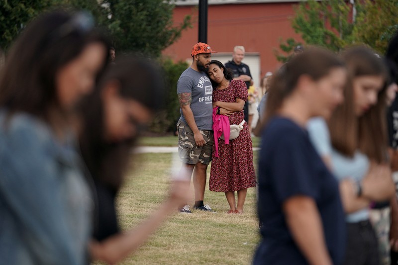 Petugas tanggap pertama berkumpul setelah petugas penegak hukum menanggapi penembakan fatal di Sekolah Menengah Apalachee dalam gambar diam dari video udara di Winder, Georgia, AS, 4 September 2024. Petugas tanggap pertama berkumpul setelah petugas penegak hukum menanggapi penembakan fatal di Sekolah Menengah Apalachee dalam gambar diam dari video udara di Winder, Georgia, AS, 4 September 2024. (ABC Affiliate WSB via REUTERS)