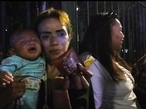 Beruntungnya Irma dan Cucu, Diberkati Paus Fransiskus dan Diberi Rosario