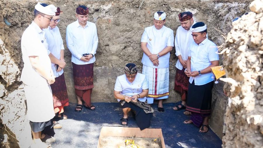 Peletakan batu pertama atau groundbreaking proyek MRT di Sentral Parkir Kuta, Bali, Rabu (4/9/2024). (Dok. DetikBali/Agus Eka)