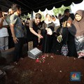 Tangis Pecah, Prosesi Pemakaman Ekonom RI Faisal Basri